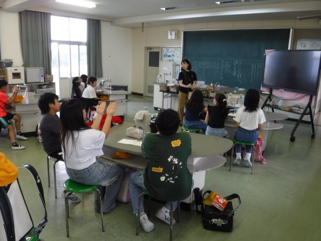 せいけつ調べのやり方を確認しています。